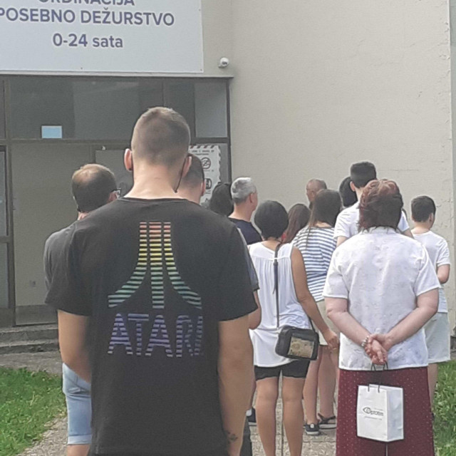 Prvod dana ispred Doma zdravlja u Sigetu nije bilo većih gužvi
