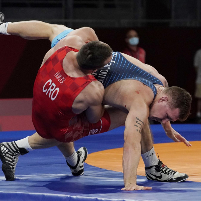 Ivan Huklek vs. John Stefanowicz Jr.