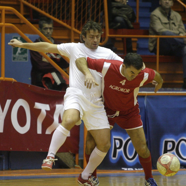 Grega Židan u bijelom dresu 2008. na veteranskoj Kutiji šibica