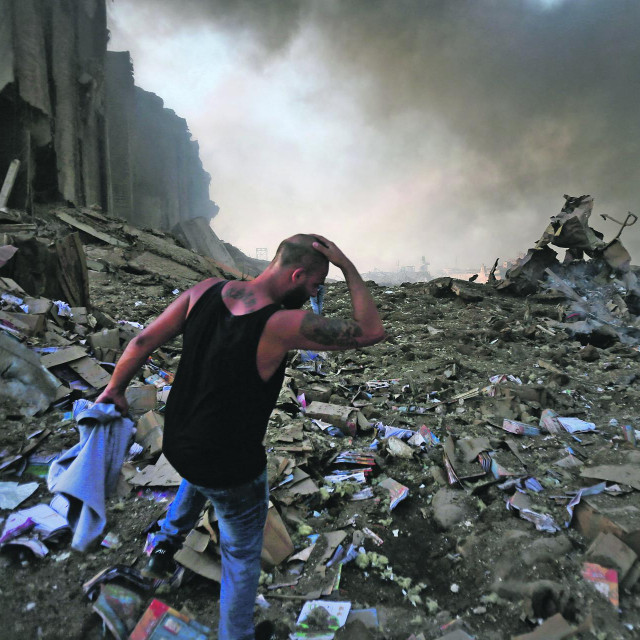 Fotografija uslikana 4. kolovoza 2020. u luci glavnog grada