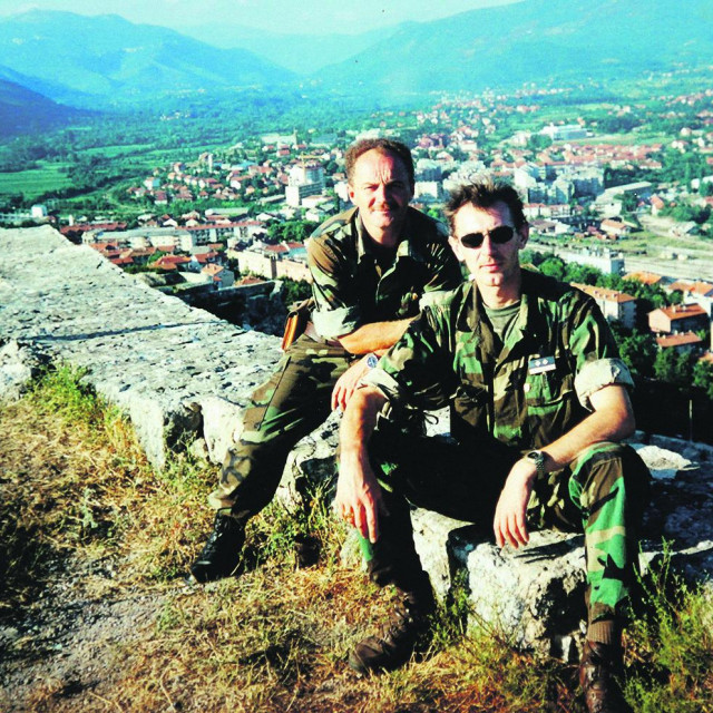 Milan Hranić sa suborcem iz 7. gardijske brigade na kninskoj tvrđavi