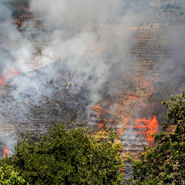 Dim nad gradovima Ibl Al-Saqi i Kfar Hamam na jugu Libanona kojeg je prouzročio izraelski napad