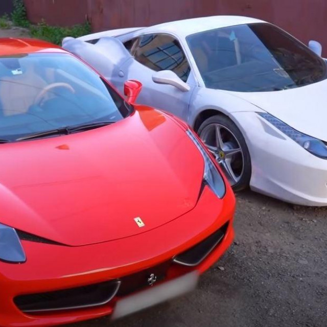 Usporedba Ferrarija 458 Italije i replike