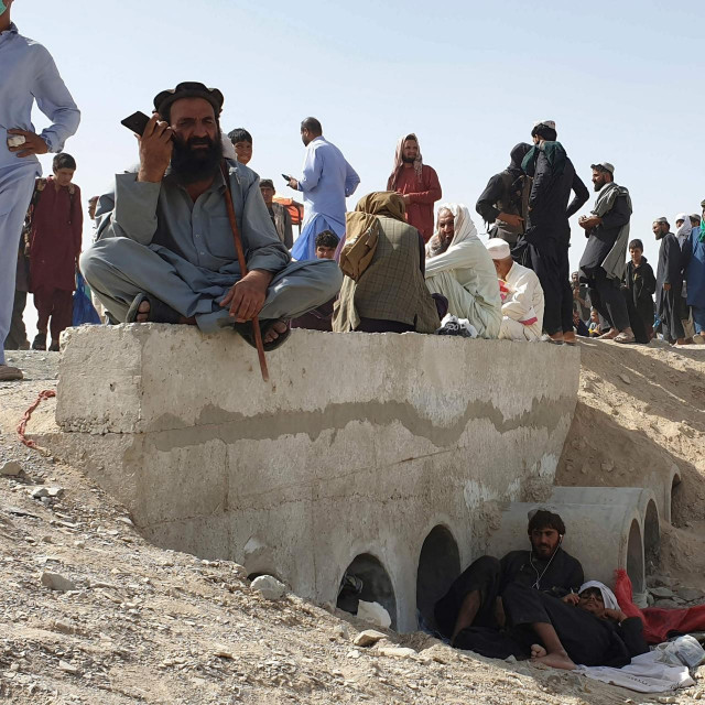 Izbjeglice čekaju na granici