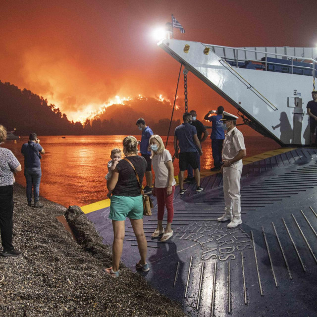 Požar pokraj sela Limni