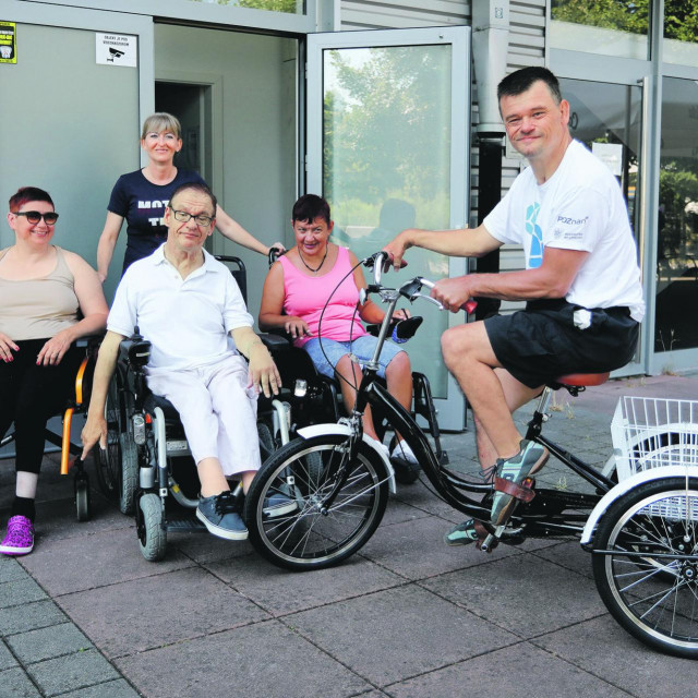 
Monika Gerić, Darko Halka, Sanja Krčelić i Leon Goličnik s jednom od svojih asistentica Vesnom Milek