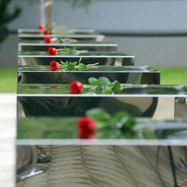 Spomenik u Okučanima