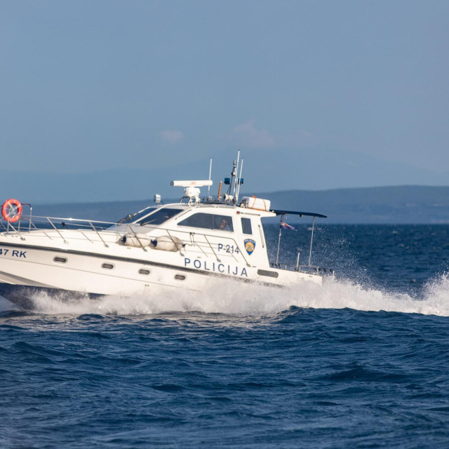 Brod pomorske policije, Ilustracija