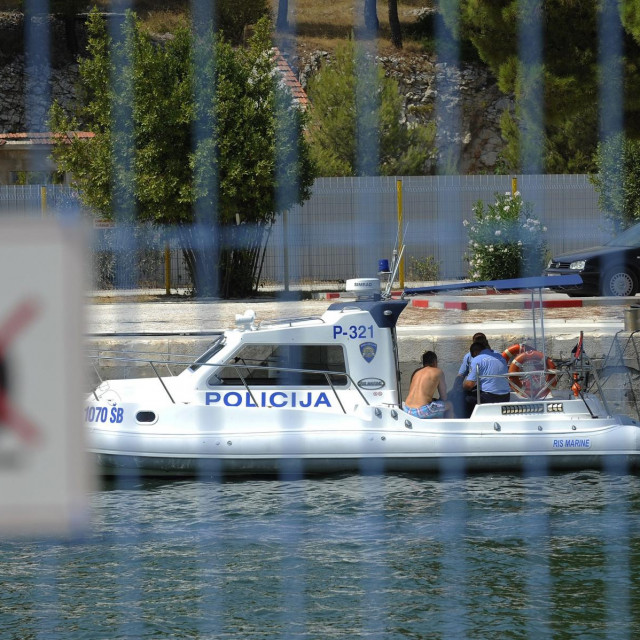 Ilustracija, policijski gliser