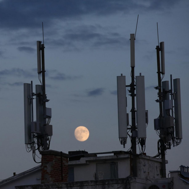 Televizijske i internet antene / Ilustracija