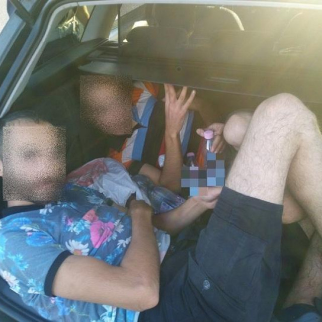 Migranti koje je prevozio 13-godišnjak