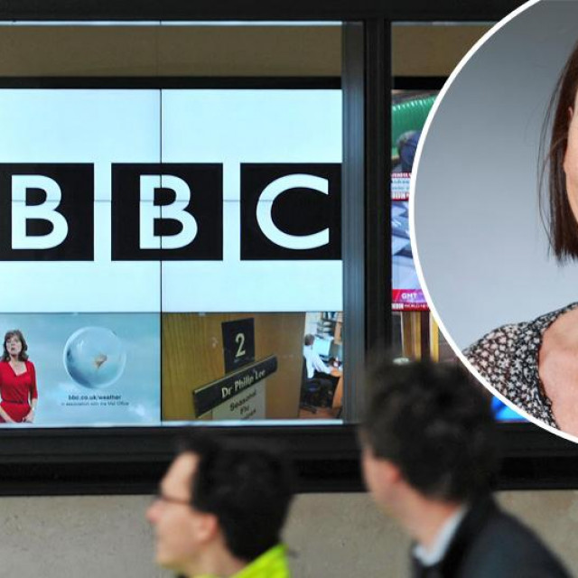 Sarah Rainsford (u krugu)