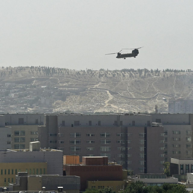 Američki helikopter iznad ambasade