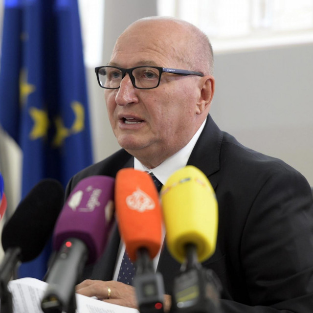 Ustavni je sud ustvrdio da je verbalni incident bio prikladan prouzročiti povredu njegova psihičkog stanja, ali da sudovi nisu povrijedili pravo na pravnu zaštitu njegova osobnog i obiteljskog života; na fotografiji: Miroslav Šeparović, predsjednik Vrhovnog suda