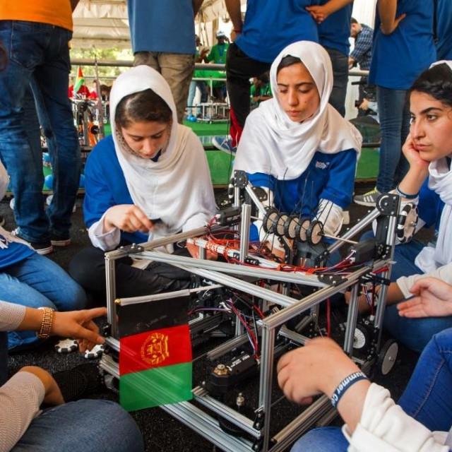 Ženski robotički tim (arhivska fotografija)