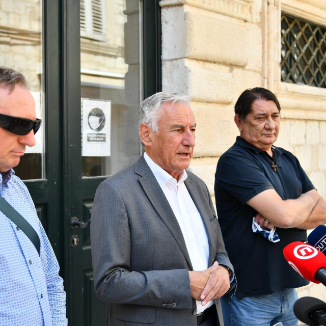 Božo Ćupić, Nikola Dobroslavić, Zdenko Bulić
 
