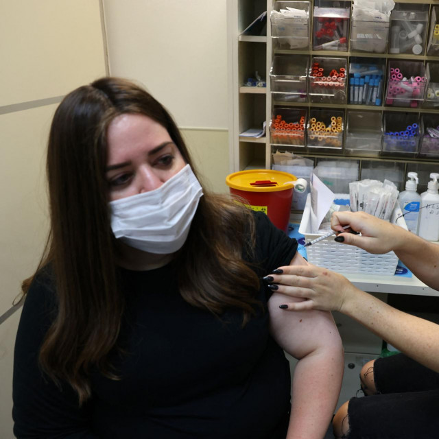 Izraelka prima treću dozu cjepiva Pfizerova protiv covida-19