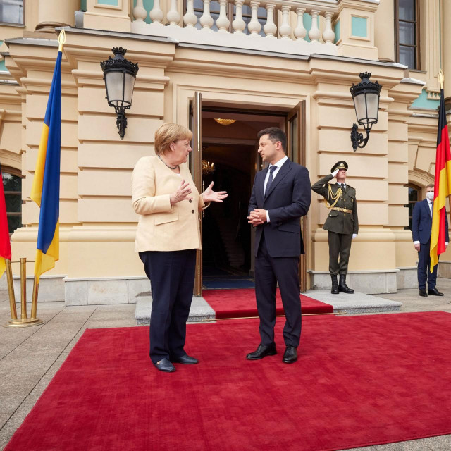 Angela Merkel razgovara s Volodimirom Zelenskim tijekom primanja u Kijevu