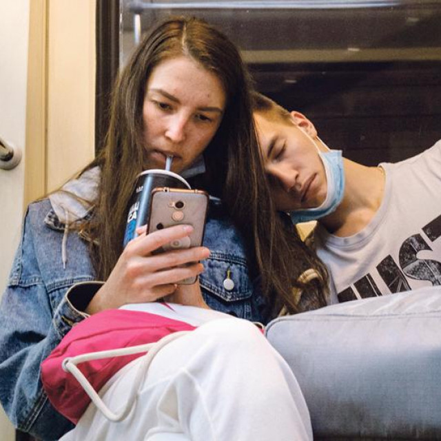 Istraživanje koje je provedeno među studentima osam riječkih fakulteta pokazalo je da ih 75% odobrava kohabitaciju, ali da ih isti postotak namjerava sklopiti brak pred matičarom ili u crkvi