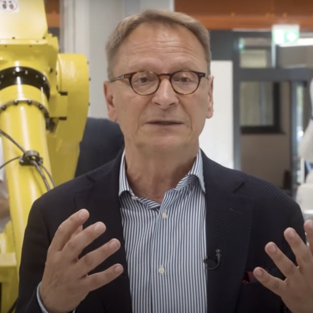 - Mi živimo četvrtu industrijsku revoluciju, a umjetna inteligencija i robotika njezini su glavni pokretači – kaže prof. dr. sc. Bojan Jerbić, voditelj Regionalnog centra izvrsnosti za robotske tehnologije (CRTA) na Fakultetu strojarstva i brodogranje