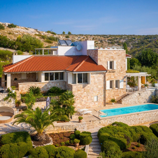 Kuća u uvali Bobovišća