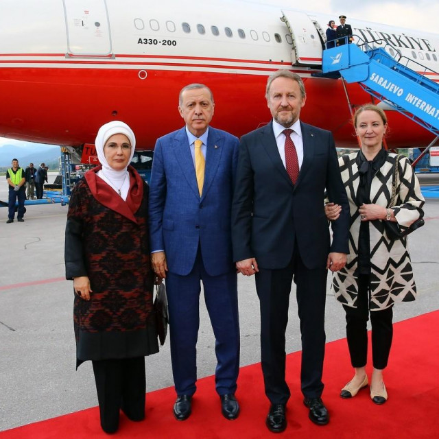 Supružnici Erdogan sa supružnicima Izetbegović.