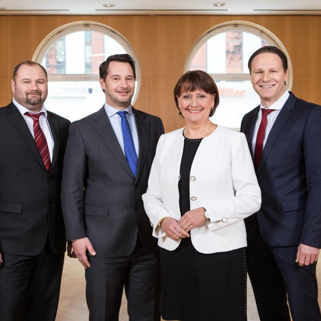 Tihomir Zadražil, Juraj Pezelj (direktori hrvatske podružnice BKS Bank), predsjednica Uprave Herta Stockbauer i član Uprave Alexander Novak