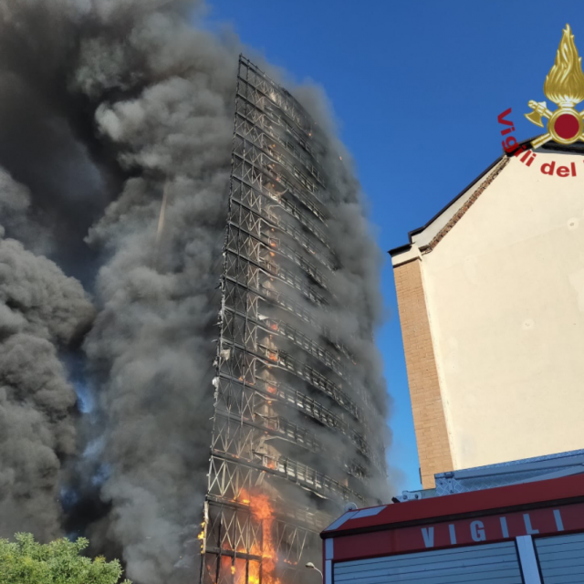 Izgorio neboder i Milanu