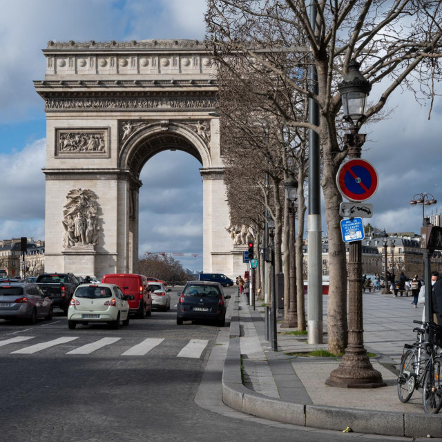 Champs Elysees i Arc de Triomphe, Pariz