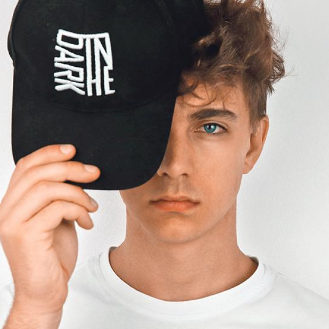 Adrian se proslavio duhovitim skečevima u kojima kao alter-ego Trappy u slengu prolazi kroz svakodnevne situacije. Ponekad priča i na hrvatskom u klipovima