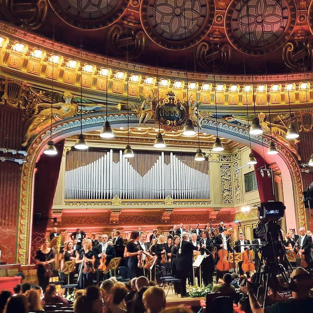 S Filharmonijom su nastupili i Valentin Serban i Jaemin Han, pobjednici natjecanja George Enescu 2020/21.