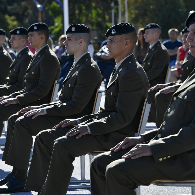 Kadeti i kadetkinje MORH-a