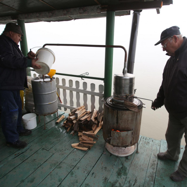 Proces pečenja rakije