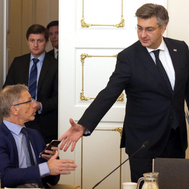 Zagreb, 260220.
Trg svetog Marka,Banski dvori.
Premijer Andrej Plenkovic predsjedao je 4.sjednicom Nacionalnog Vijeca za uvodjenje eura kao sluzbene valute u RH.
Na fotografiji: Boris Vujcic, Zdravko Maric, Andrej Plenkovic.