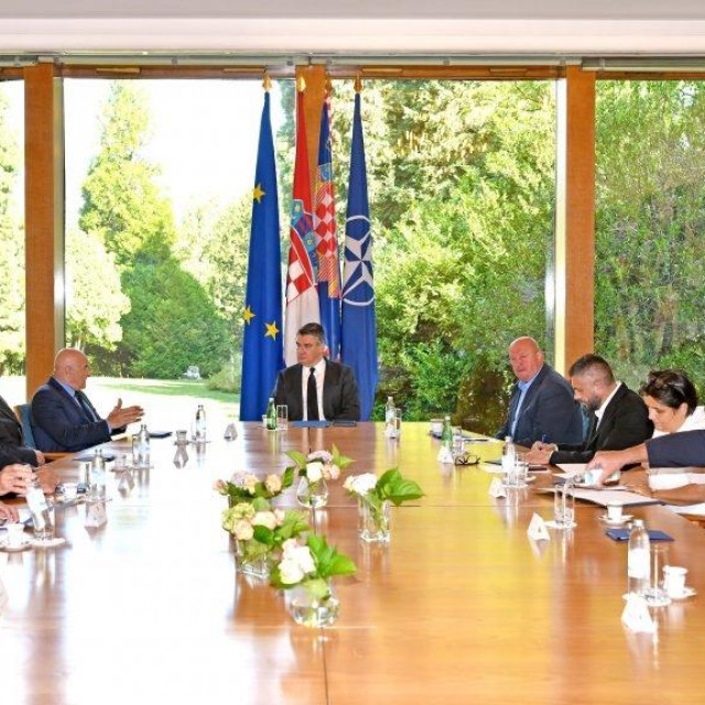 Sastanak predsjednika Zorana Milanovića i izaslanstva predvođenog Ivanom Jarnjakom