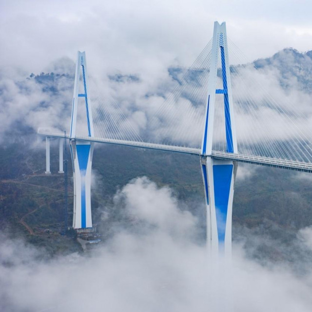 Most na autocesti Pingtang-Luodian