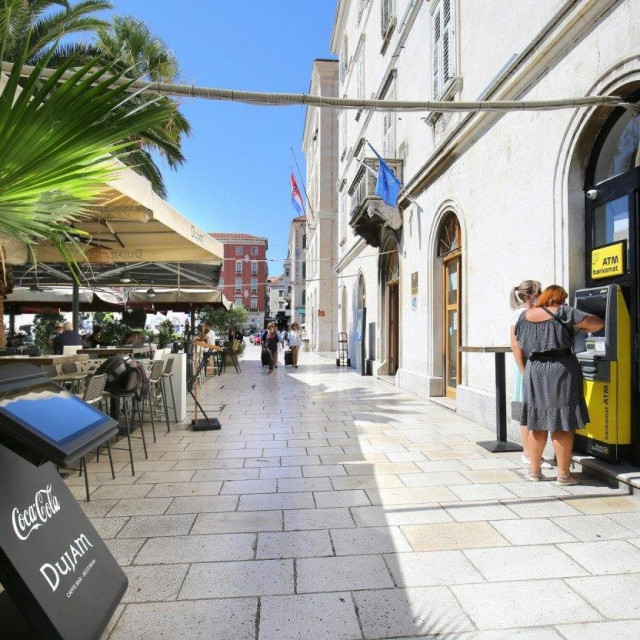 Kafić Dujam na rivi