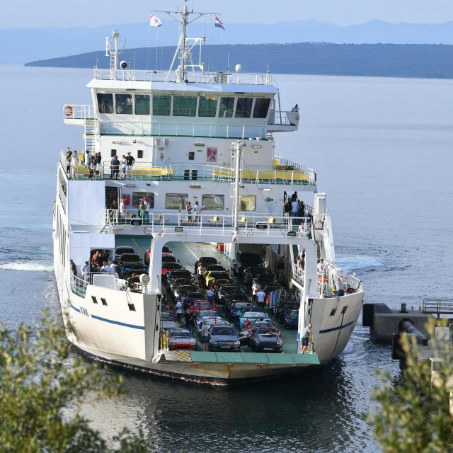 Supercar Owners Circle (SOC) stigli su na Cres trajektom