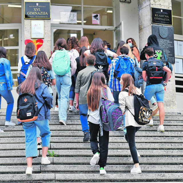 Učenici, prvi dan škole, arhivska fotografija