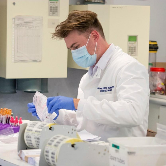 Testiranje krvi u laboratoriju