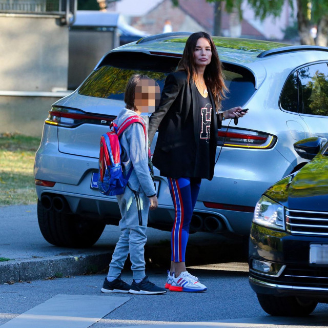 Pjevačica Severina dovodi sina Aleksandra u osnovnu školu