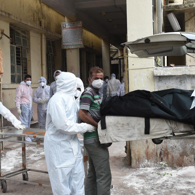 Medicinsko osoblje u zaštitnoj opremi/Ilustracija