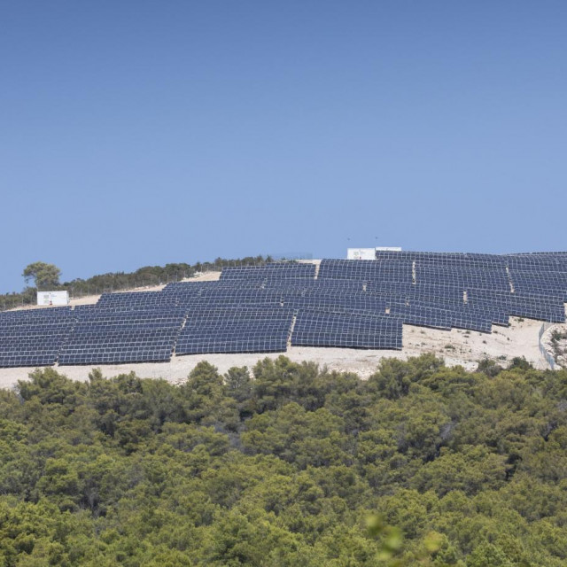 Solarna elektrana na Visu