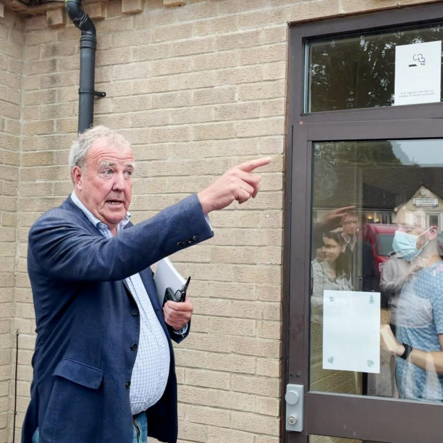 Jeremy Clarkson toliko je naljutio susjede da je morao održati sastanak uz sir i vino