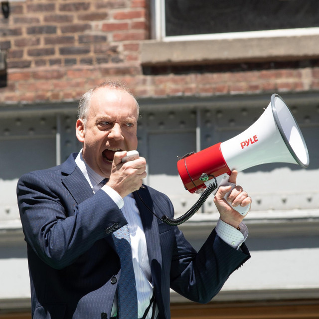 Paul Giamatti snimljen početkom srpnja u New Yorku, na setu ”Milijardi”
