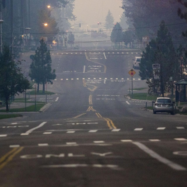 Puste ulice Lake Tahoea uslijed požara 