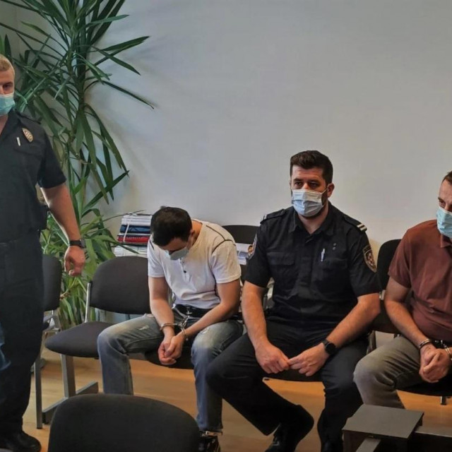Izricanje presude Daliboru Cvijanoviću i Milanu Čoliću (pognute glave u bijeloj majici) za razbojništvo koje nije preživio makarski taksist Jozo Ćorić