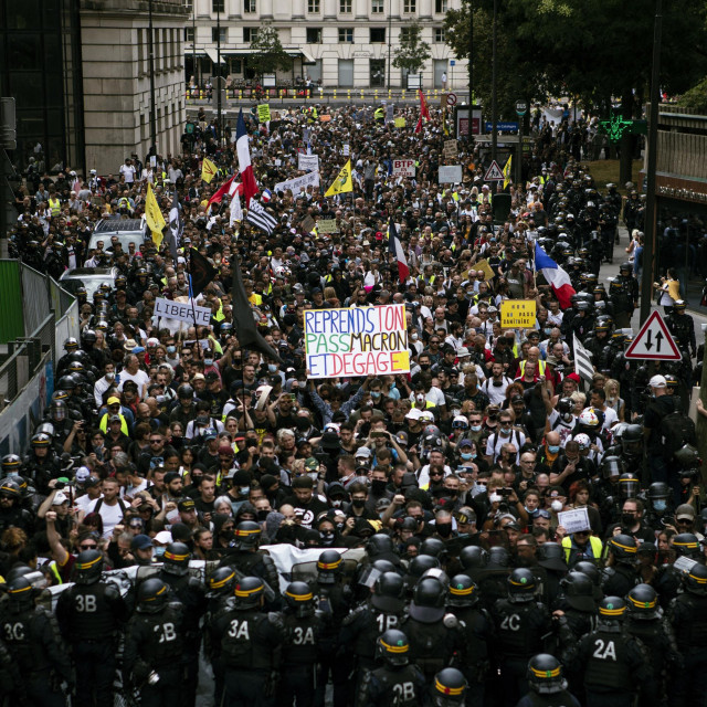 Prosvjed u Parizu protiv zdravstvenih propusnica