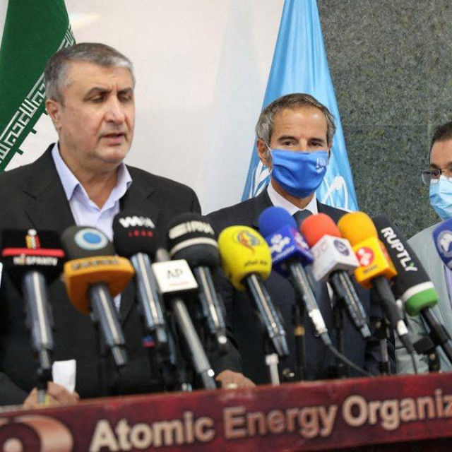 Mohamed Eslami i Rafael Grossi