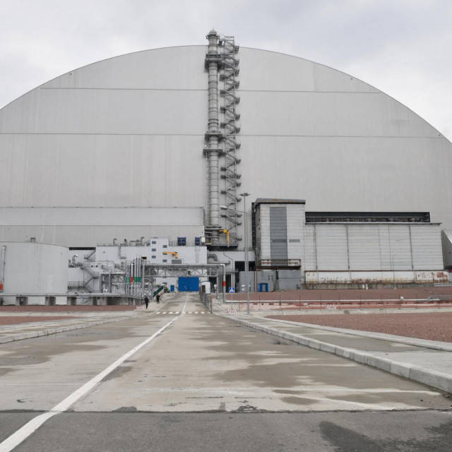 Zaštitni ”sarkofag” iznad 4. reaktora